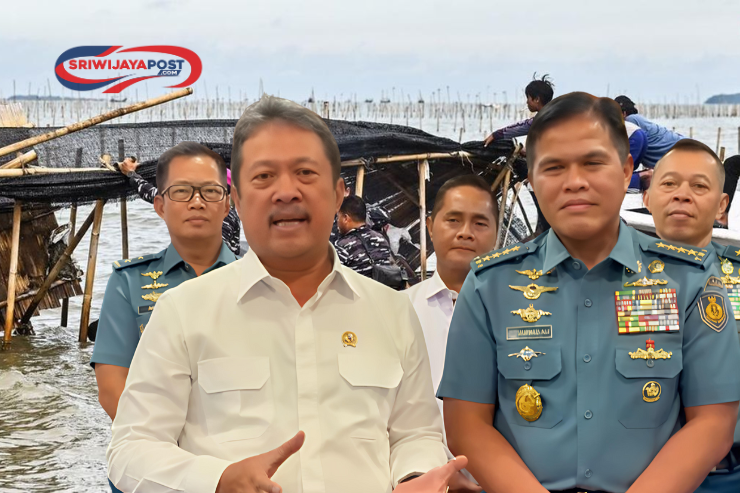 Menteri KKP dan TNI AL Mulai Bongkar Pagar Laut Tangerang