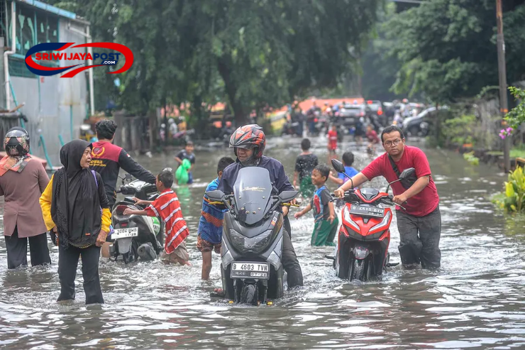 Jalan Daan Mogot Lumpuh Akibat Banjir: Dampak dan Upaya Penanggulangan