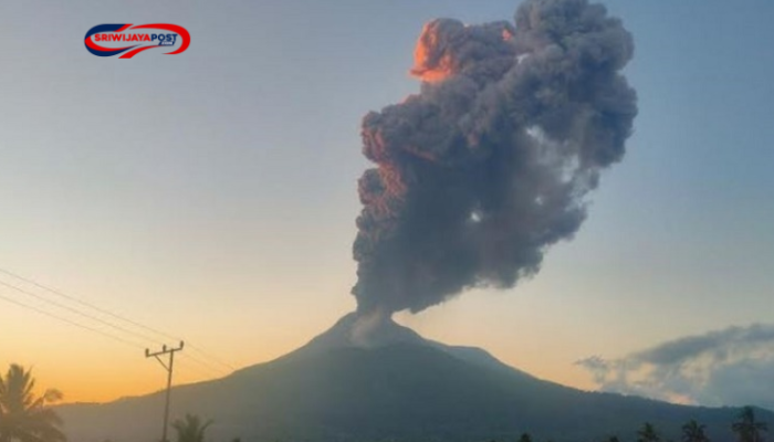 Gunung Lewotobi Meletus Lagi Siang Ini, Tinggi Kolom Abu Capai 800 Meter