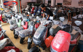 Stok Motor Listrik Numpuk di Dealer, Subsidi Tak Kunjung Terbit