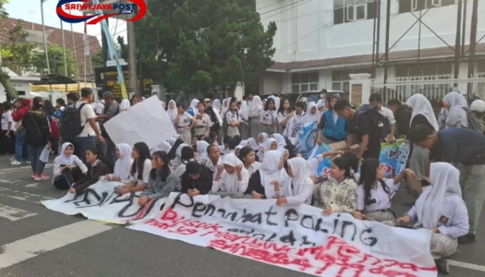 Gagal Ikut SNBP, Ratusan Siswa SMK 10 Medan Blokir Jalan!