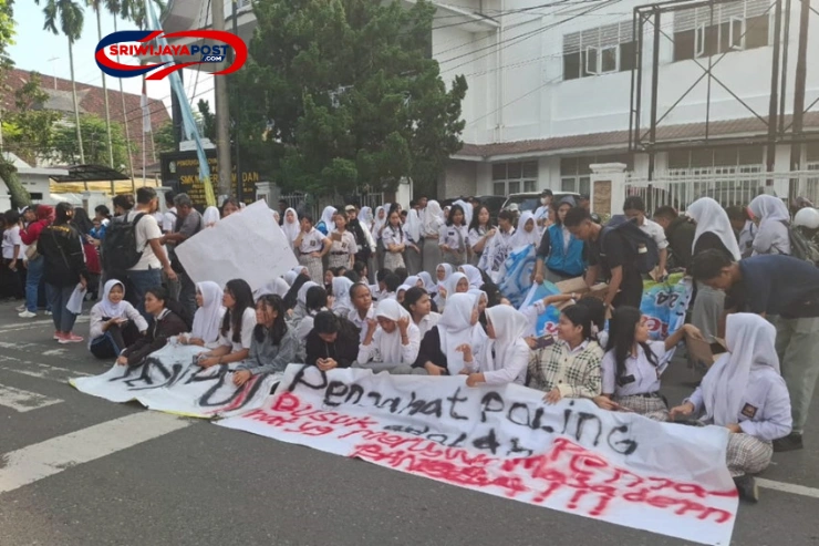 Gagal Ikut SNBP, Ratusan Siswa SMK 10 Medan Blokir Jalan!