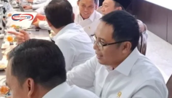 Hasan Nasbi Batal Mundur, Tetap Pimpin Komunikasi Kepresidenan!