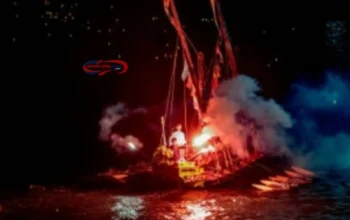 Kapal Jukung Terbakar Hebat di Sungai Musi, Palembang Gempar!
