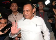Penyidik KPK Ungkap: Firli Bahuri Bocorkan OTT Sebelum Hasto Ditangkap!