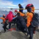 Hujan Deras dan Jurang Terjal, Tim SAR Berjuang Berjam-jam Tandu Jenazah Pendaki Brasil Juliana ke RS Bhayangkara