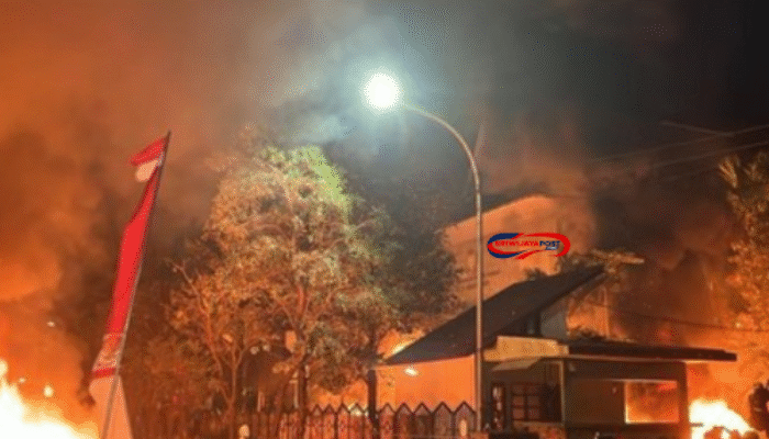 Breaking News: Gedung DPRD Kota Makassar Dibakar Massa Aksi!