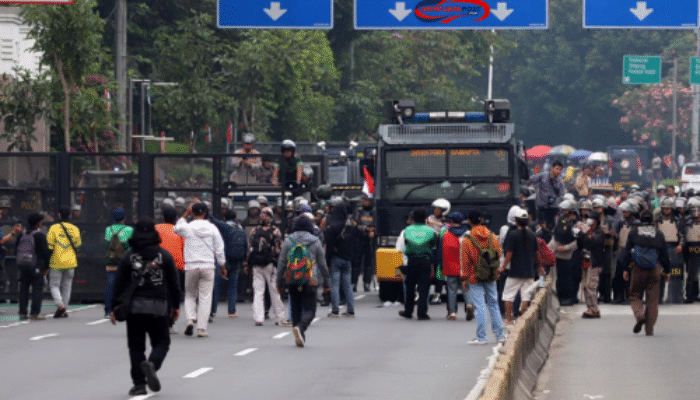 Demo di DPR, Penumpang KRL Dilarang Berhenti di Stasiun Palmerah!