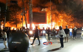 Breaking News: Gedung DPRD Kota Makassar Dibakar Massa Aksi!