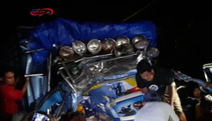 Tragedi di Gorontalo: Truk Kontainer Tabrak Bentor, 1 Orang Tewas