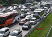 Kesaksian Pemobil Lihat Ban Bocor Massal di Tol Cipularang 2025