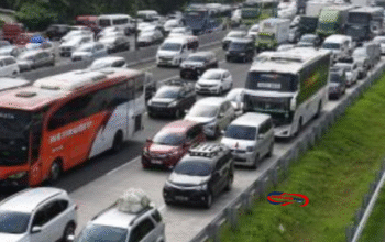 Kesaksian Pemobil Lihat Ban Bocor Massal di Tol Cipularang 2025