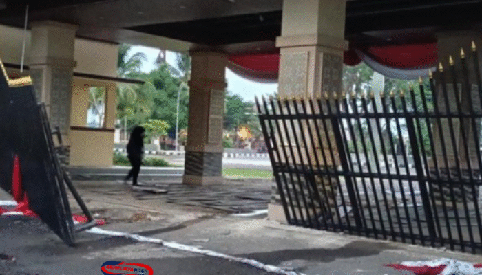 Gedung DPRD dan Kantor Ditlantas Polda Sumsel Dibakar Massa, Kapolda Sumsel: Itu Kerusuhan Bukan Demo
