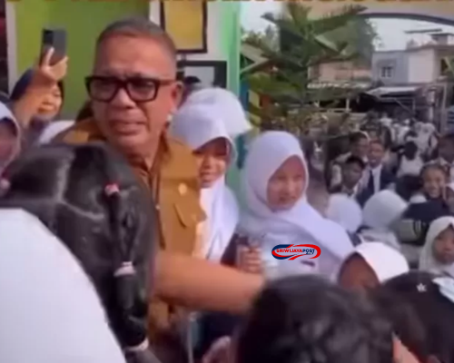 Video Viral Kepala Sekolah di Sumsel Dicopot Ditangisi Para Siswanya