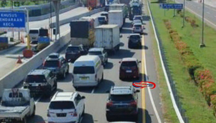 Kesaksian Pemobil Lihat Ban Bocor Massal di Tol Cipularang 2025