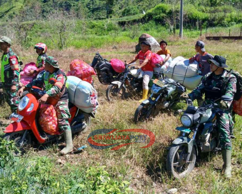 Prajurit TNI Jebol Hutan, Tembus 7 Desa Terisolir Aceh Tengah Bawa Bantuan