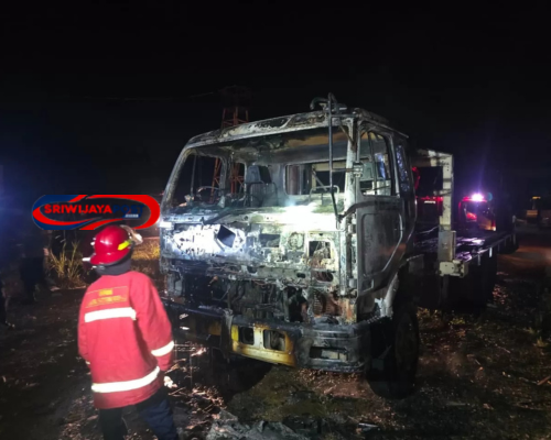 Truk Nissan Terbakar di Workshop Teluk Bayur Berau