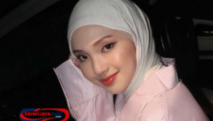 Viral! Jule Terang-terangan Lepas Hijab dan Pakai Tanktop, Netizen Ramai Bereaksi