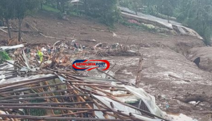 Tragedi Longsor di Bandung: 8 Orang Meninggal, 82 Masih Hilang